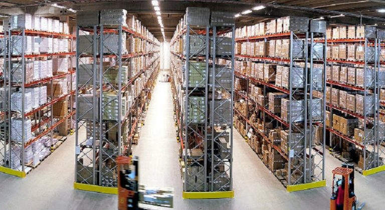Franta: Amazon, amendat cu 32 milioane €, pentru supravegherea stricta din depozite