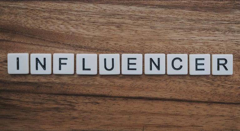 Cat castiga influencerii pe Facebook, Instagram si YouTube? (studiu)