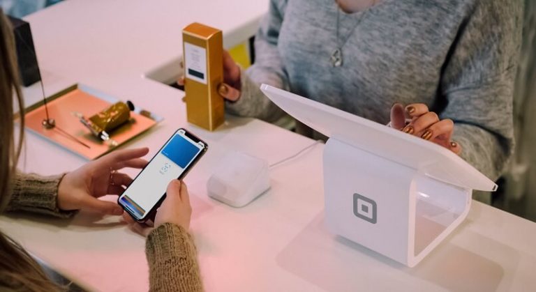 Pana in 2020, peste 50% dintre chinezi vor plati pe mobile, la POS