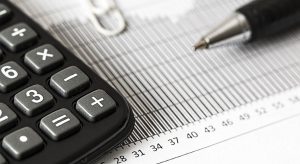 COVID-19: 80% dintre directorii financiari estimeaza scaderea veniturilor (sondaj)
