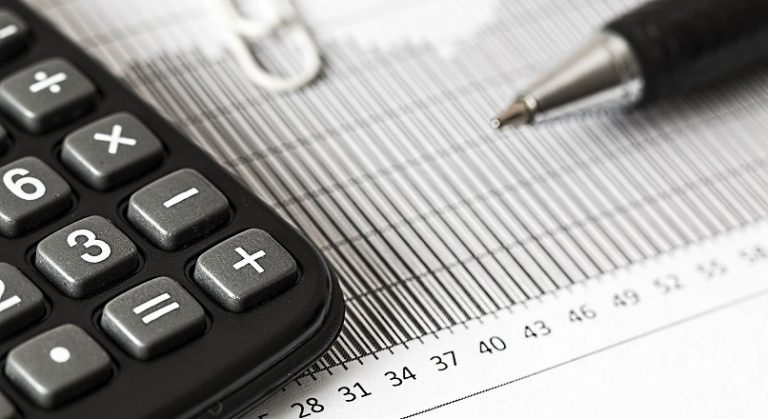 COVID-19: 80% dintre directorii financiari estimeaza scaderea veniturilor (sondaj)