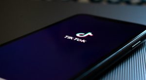 TikTok Shop isi mareste comisionul pentru vanzatorii online (de la 2%, la 8%)