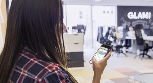 Romania: 1 din 2 comenzi online de haine se face de pe telefon (raport)