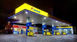 Auchan.ro introduce serviciul click&collect in magazinele din statiile Petrom