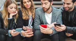 SMS-ul si chat-ul – modalitatile preferate de comunicare ale milenialilor
