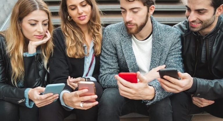 SMS-ul si chat-ul – modalitatile preferate de comunicare ale milenialilor