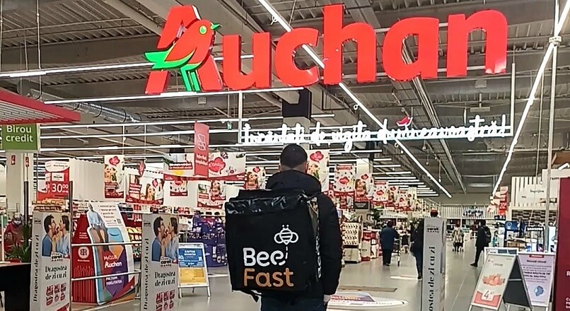 BeeFast si Auchan isi extind parteneriatul pentru livrari de proximitate, in Bucuresti si Brasov