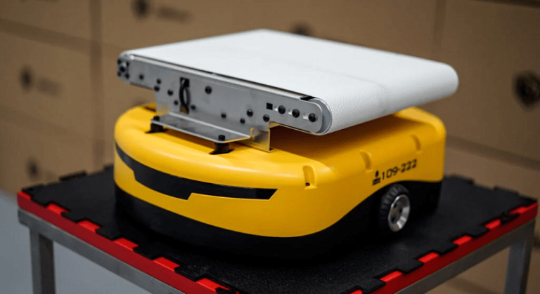 Robotii PackMan si solutiile AI ale Packeta Group dubleaza numarul de colete transportate