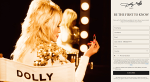 Dolly Parton isi vinde online noua linie de produse de machiaj