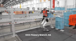 Depozitele din SUA folosesc roboti care pot muta 100.000 de cutii cu produse (VIDEO)